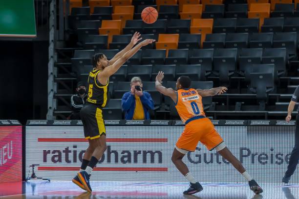 续约后获万 续约后获万